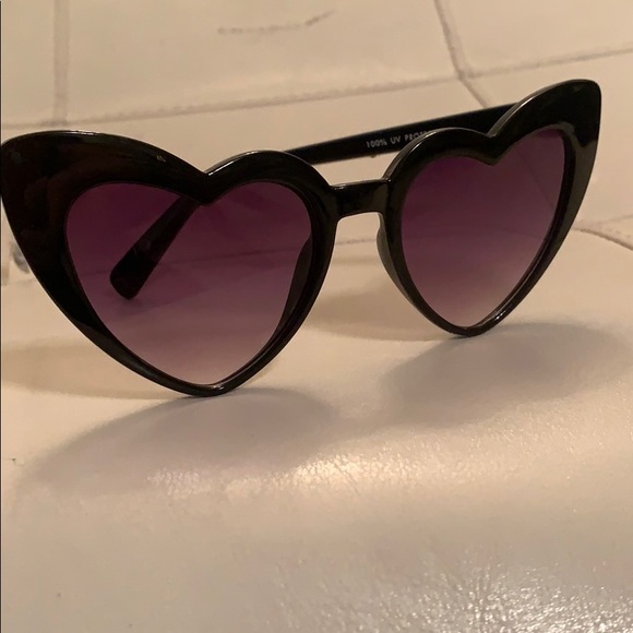Cat Winged Heart Sunglasses from Dry Goods - Picture 3 of 5